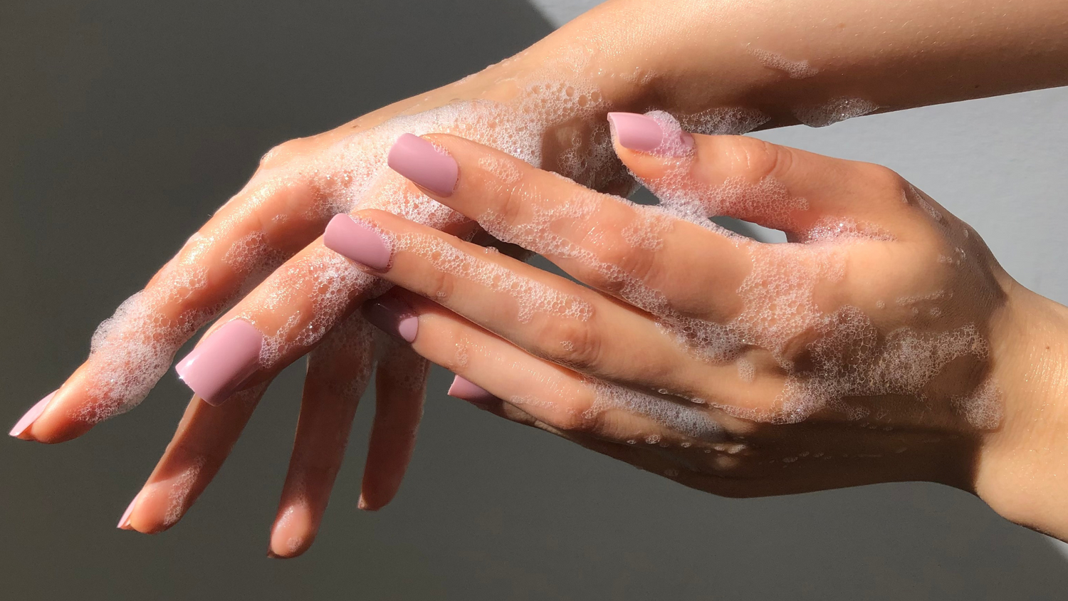 Press-On Nägel entfernen: So geht's richtig