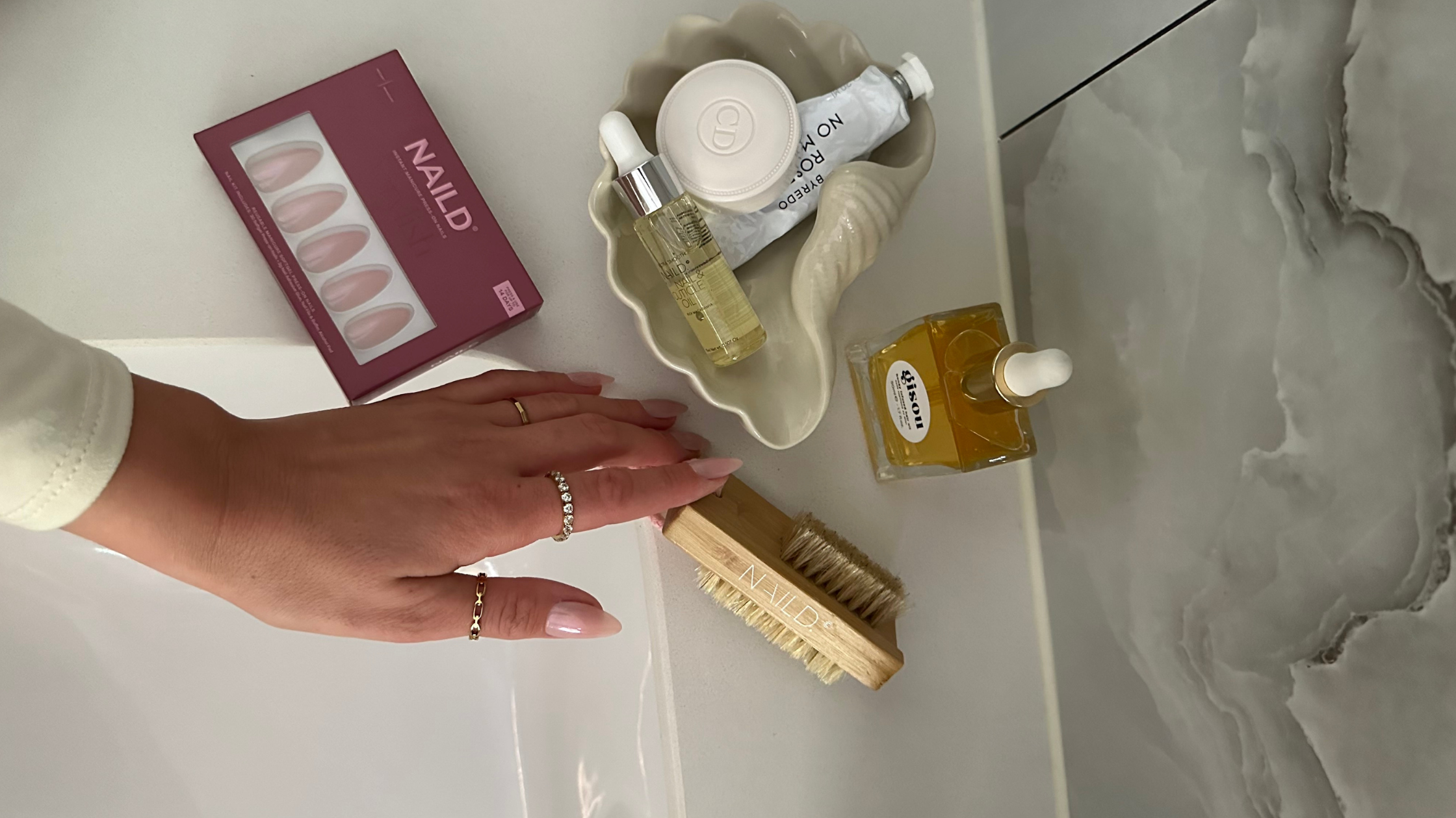 Perfekte Maniküre mit Press-On Nails: So gelingt euch der makellose Look