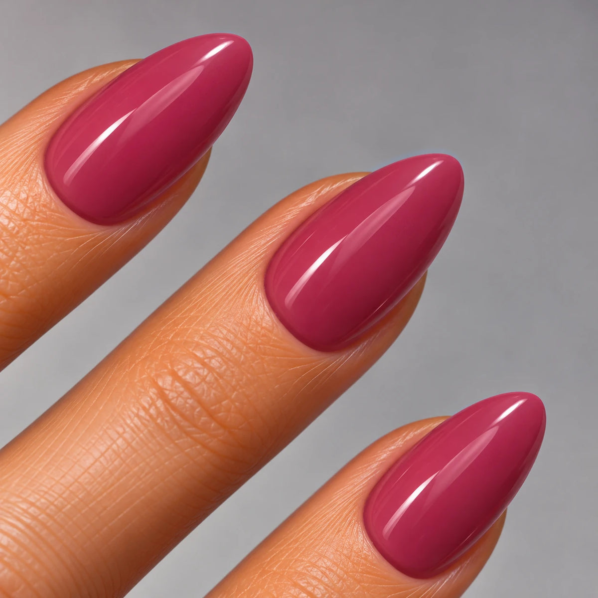 NAILD Blush Affair Almond – Tragefoto