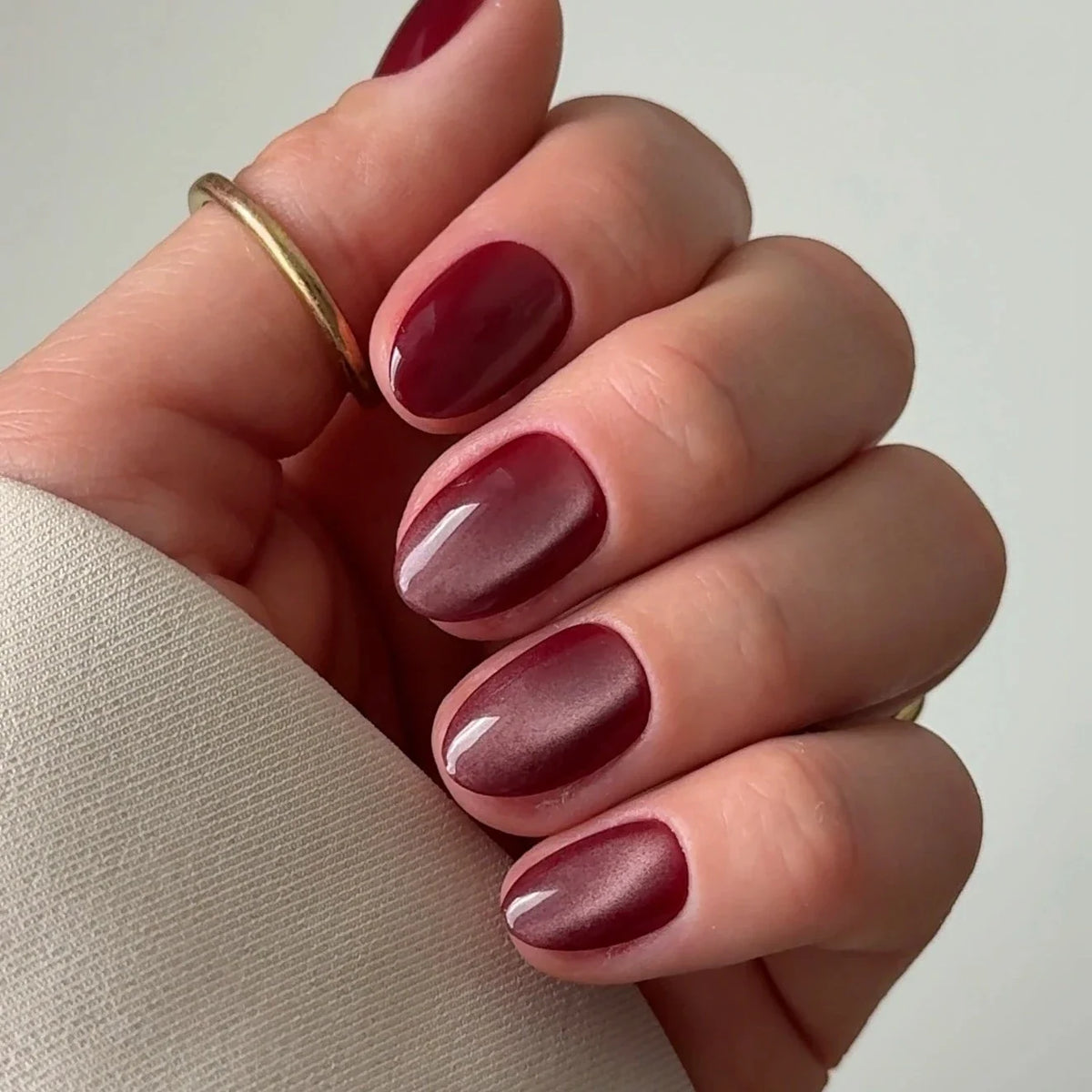 NAILD Wine Silk Short XS Rounded Press-On Nails getragen – Fall Glam Bundle