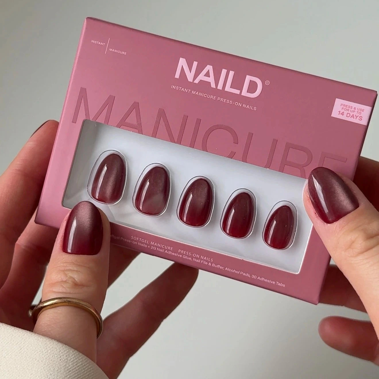 Pillow cateye short rounded Softgel Press on Nails (inclusi adesivi e colla per unghie)