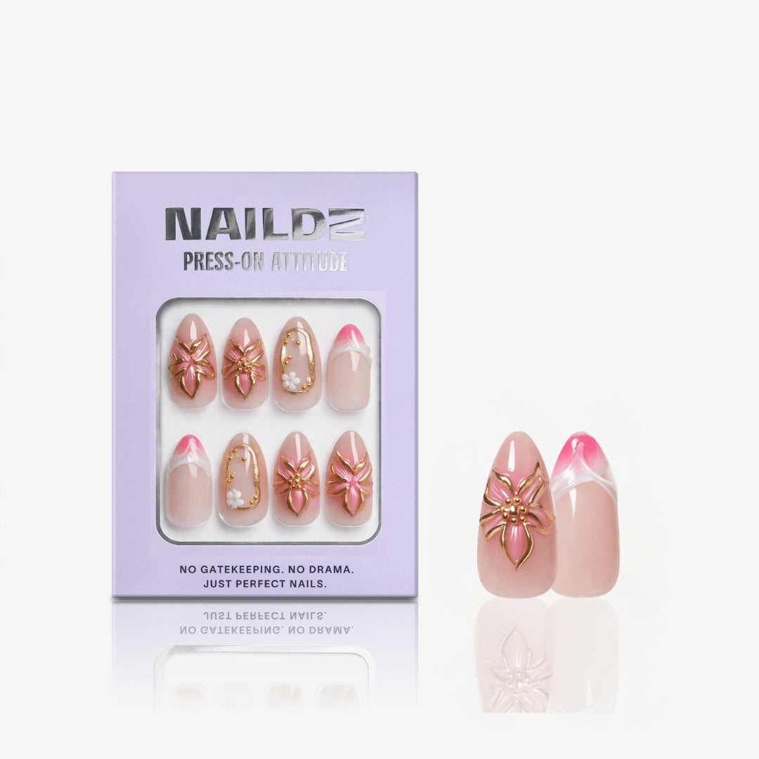 Golden Bloom Almond 3D NAILDZ Softgel Press On Nails (inkl. Klebesticker & Nagelkleber)