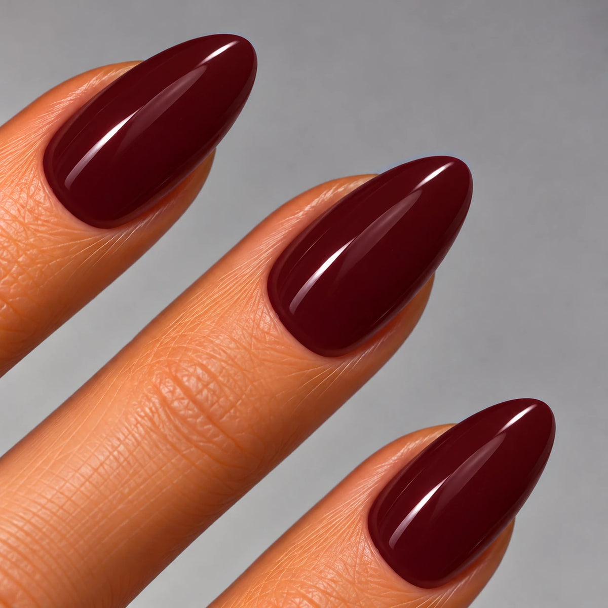 NAILD Bloody Mary Almond – Tragefoto