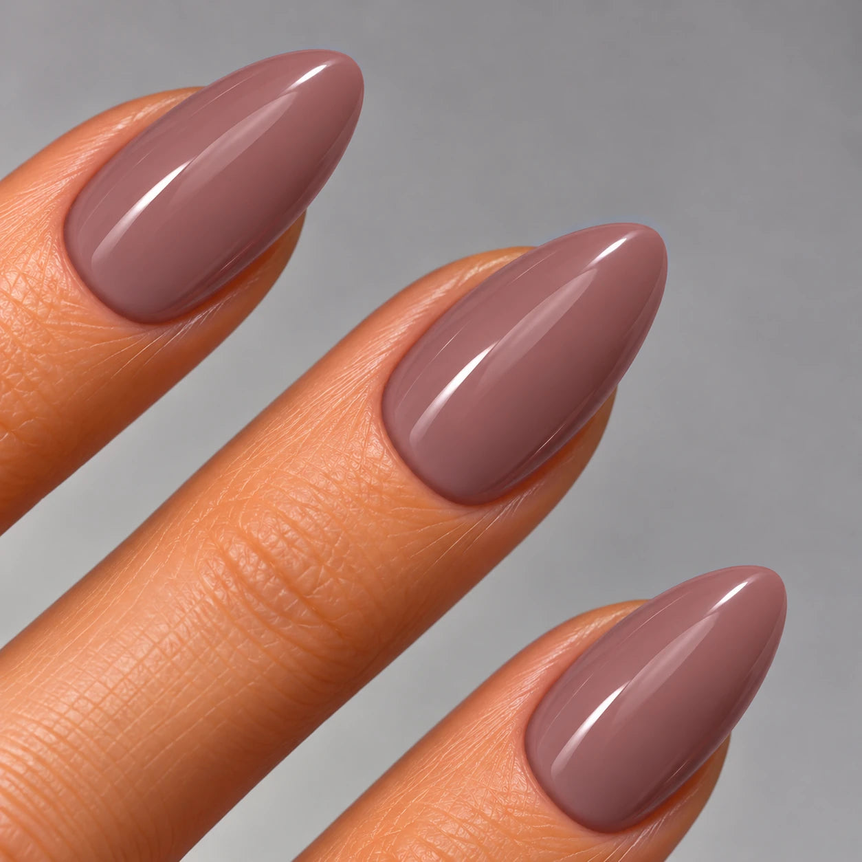 NAILD Cocoa Nude Almond – Tragefoto