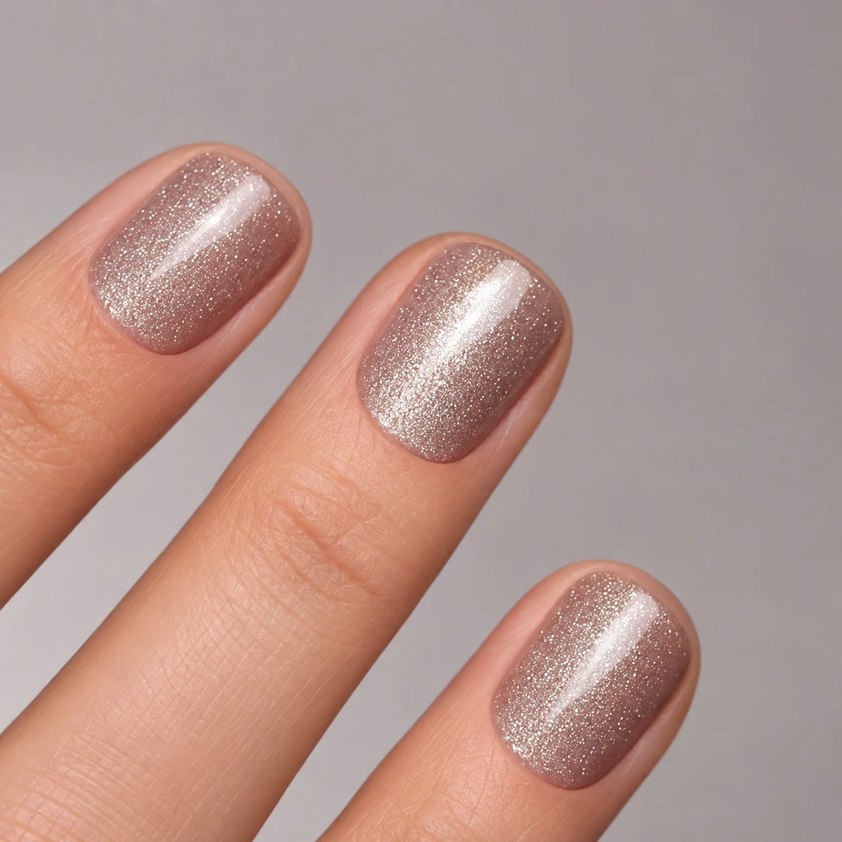 NAILD Pixie Blush XXS Square Press-On Nails Nahaufnahme – Farbe & Form