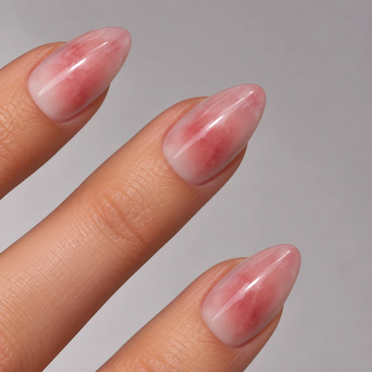 NAILD Rosy Sky Almond Press-On Nails Nahaufnahme – Farbe & Form