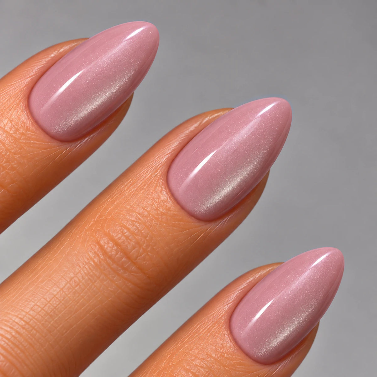 NAILD Sugar Pink Almond – Tragefoto