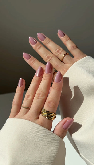 NAILD Sugar Pink Almond Press-On Nails getragen – UGC