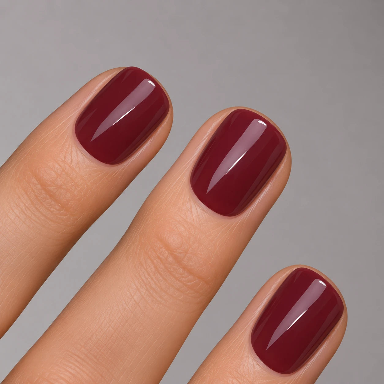 NAILD Wine Chrome Short XXS Square Press-On Nails – Nahaufnahme der Farbe