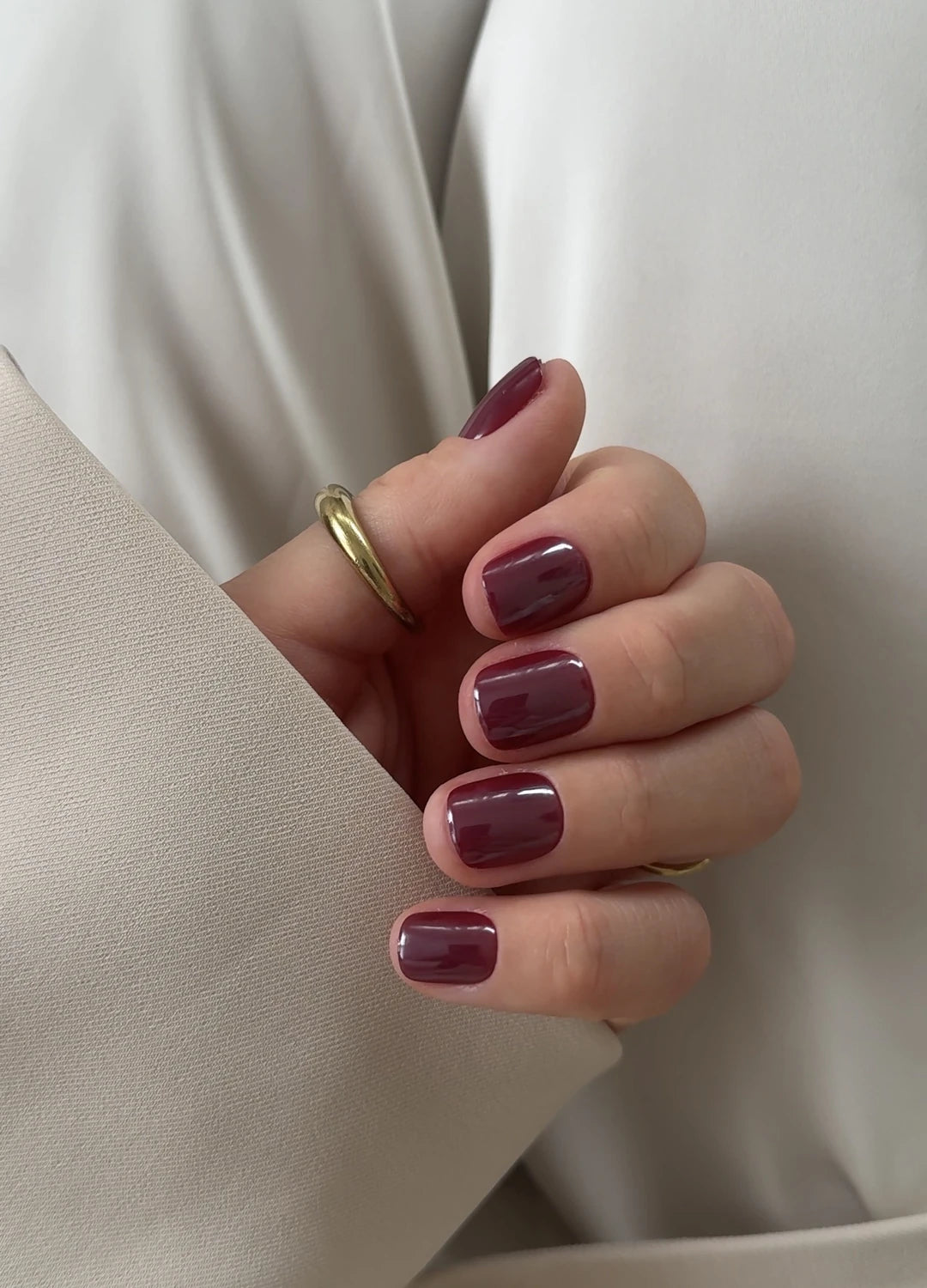NAILD Wine Chrome Short XXS Square getragen