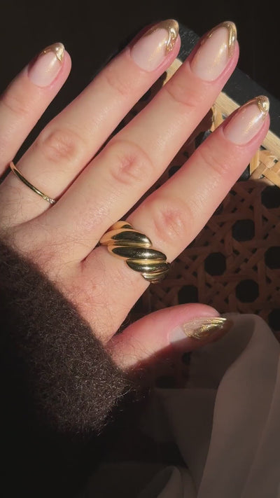 NAILDZ Gold Edge Almond Press-On Nails – Show-off Video