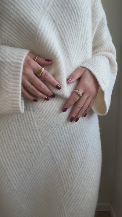 NAILD Wine Cateye Short XXS Square Press-On Nails – Outfit