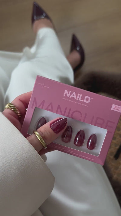 NAILD Wine Chrome Almond – Verpackung