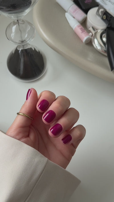 NAILD Cassis XXS – getragen (Stay Vibrant)