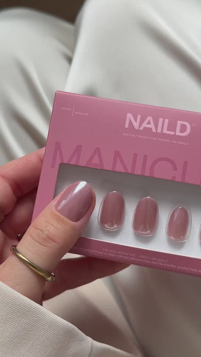NAILD Vintage Chrome Round Press-On Nails – Show-off Video 2