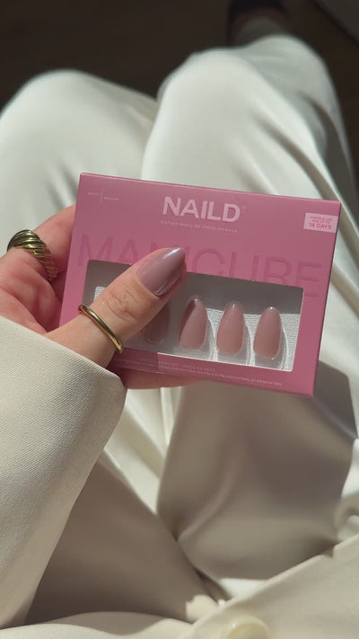 NAILD Vintage Glaze Almond Press-On Nails – Verpackung Video