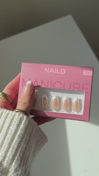 French Almond Chrome – Verpackung Show-off