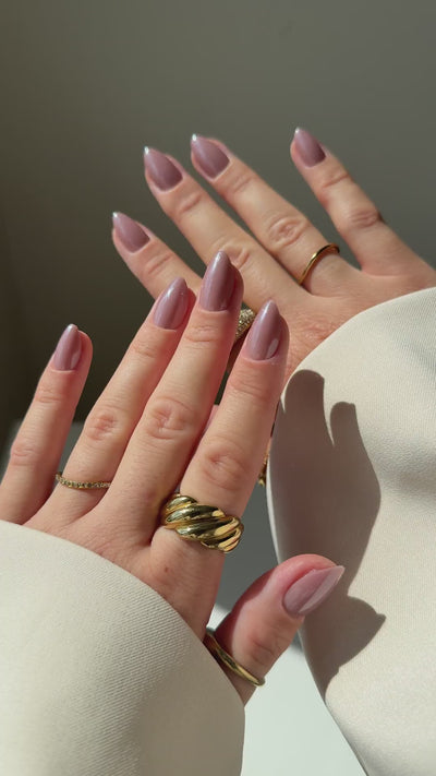 NAILD Vintage Glaze Almond Press-On Nails – Show-off Video