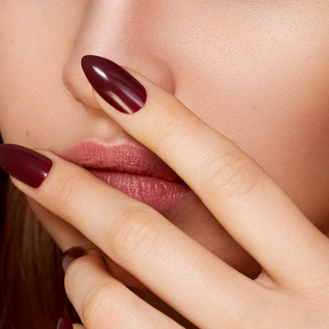 BLOODY MARY Stiletto Press on Nails